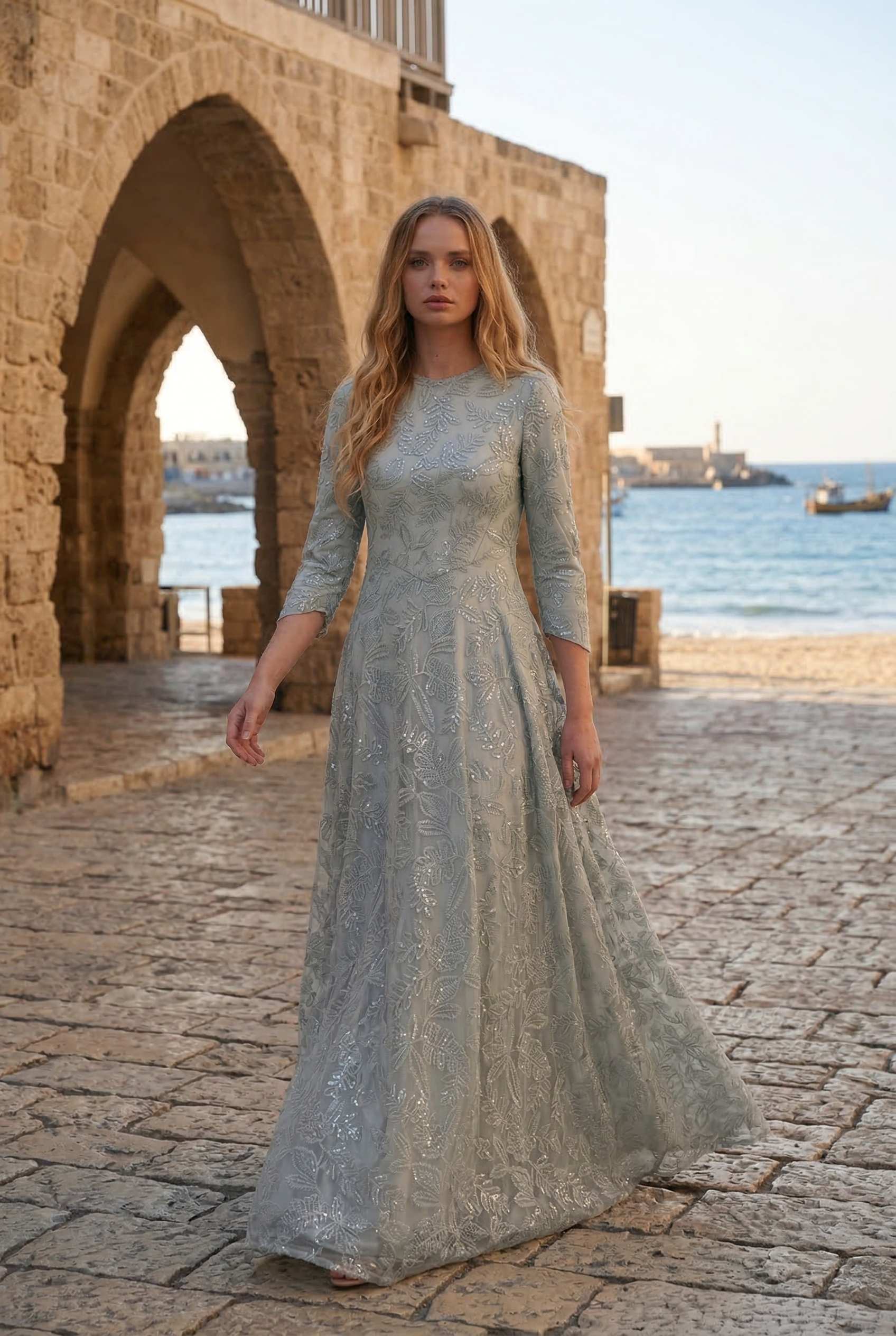 Professional_natural_fashion_photography_HIGH_RESO-1774255702549 שמלת רקמה עלים – תמונה 1